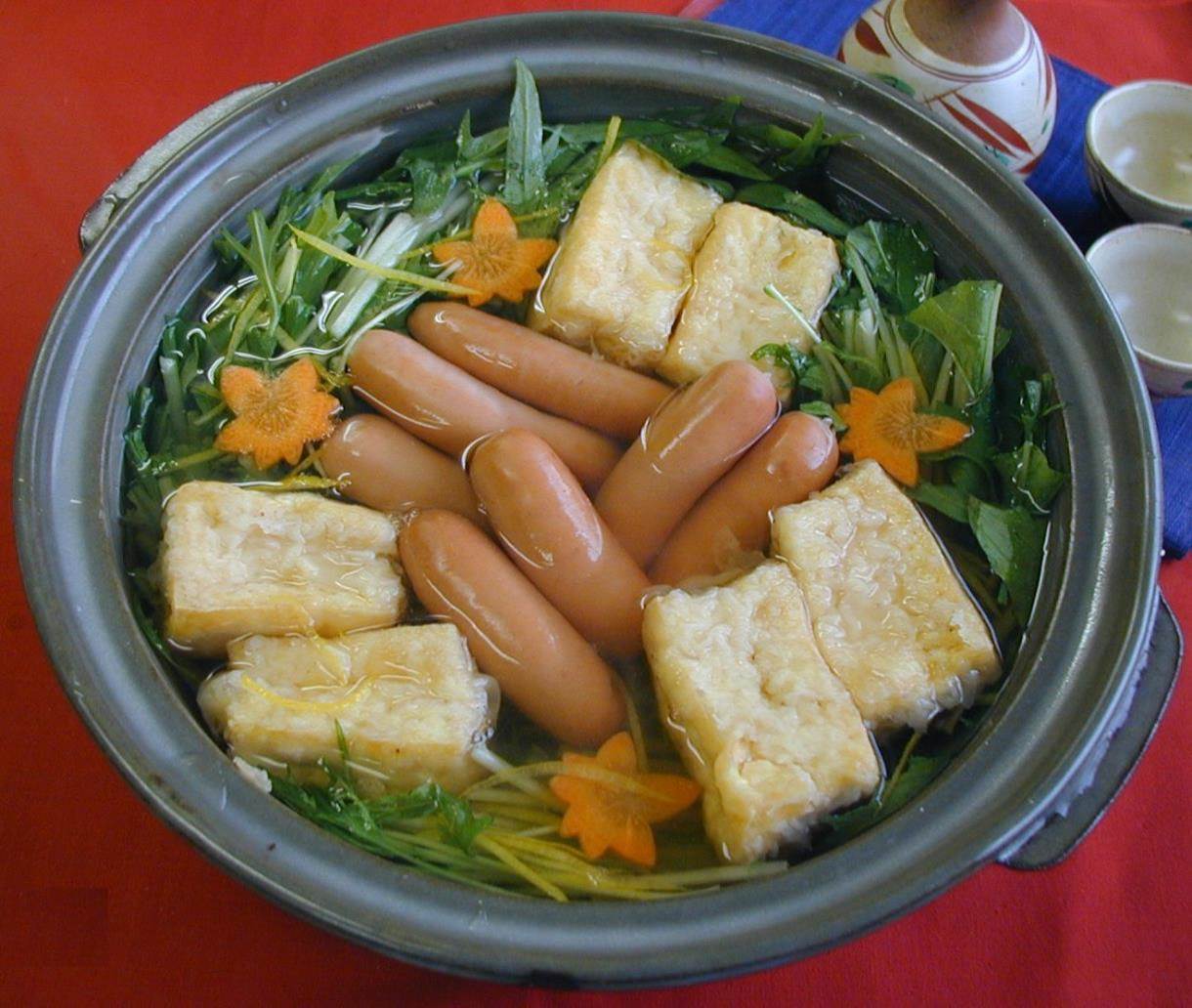 ウインナーと揚げ豆腐のハリハリ鍋