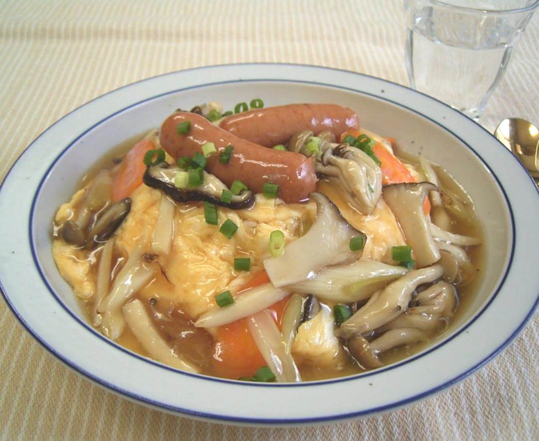 ウインナーときのこのあんかけオムライス