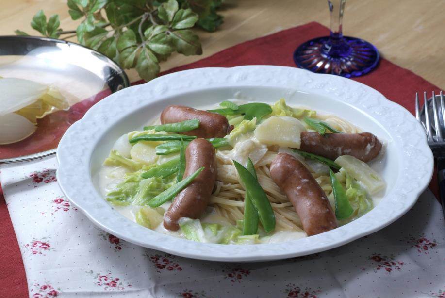 ウインナーと春野菜のクリームパスタ