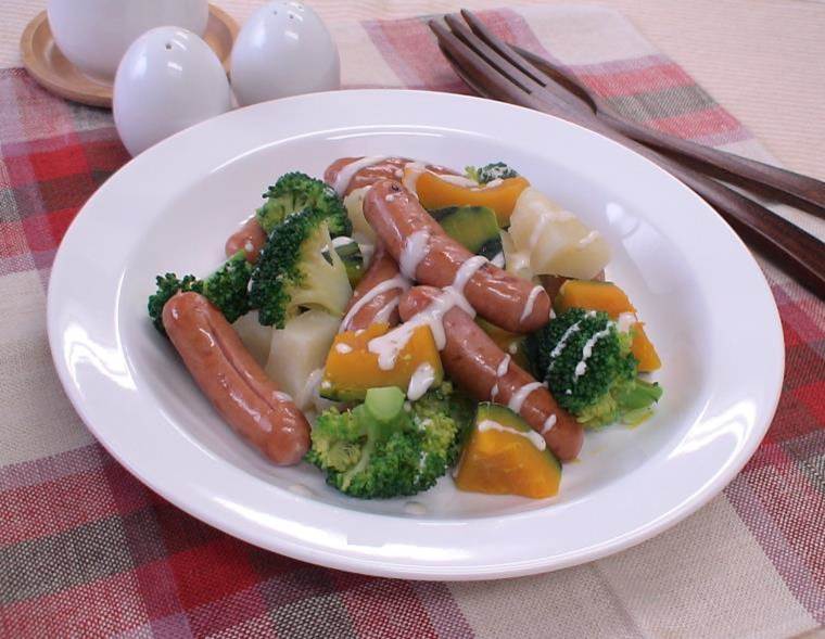 ウインナーと温野菜のサラダ