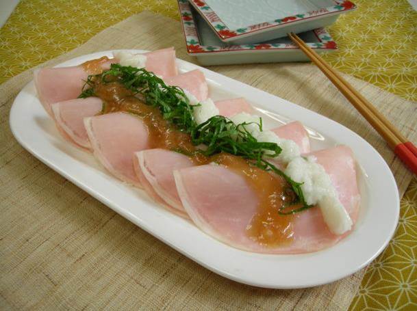 たたき長芋と大葉の梅肉ハムサラダ