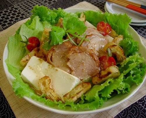 てり焼チキンと豆腐の胡麻サラダ