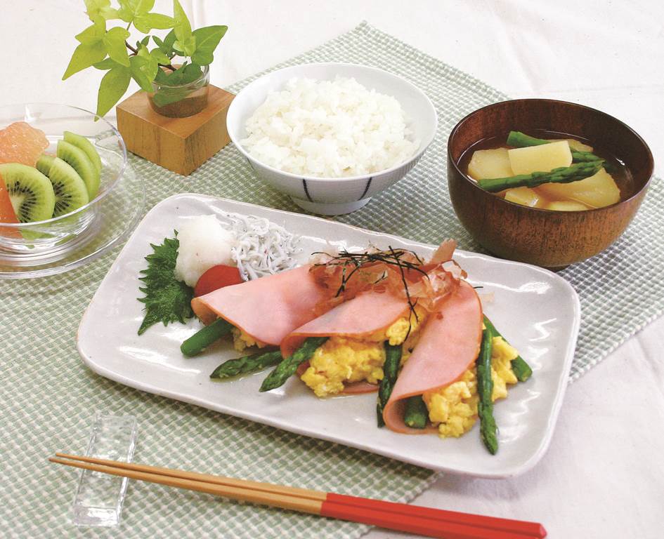ハムとアスパラガスの和風卵焼き