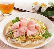 ハムとシャキシャキ野菜のごまだれ麺