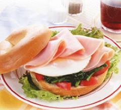 ハムとほうれんそうのベーグルサンド