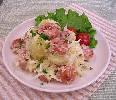 フランクフルトとじゃがいものホットサラダ