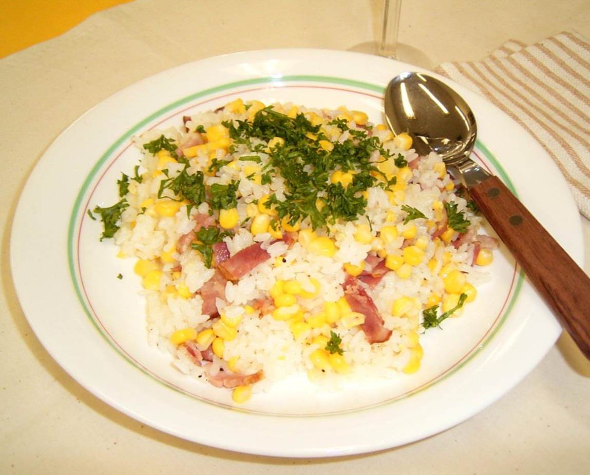 レンジで簡単！とうもろこしとベーコンのバターピラフ