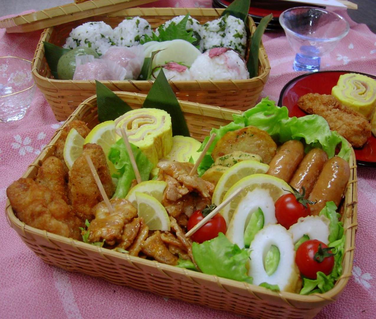 春の行楽お花見弁当