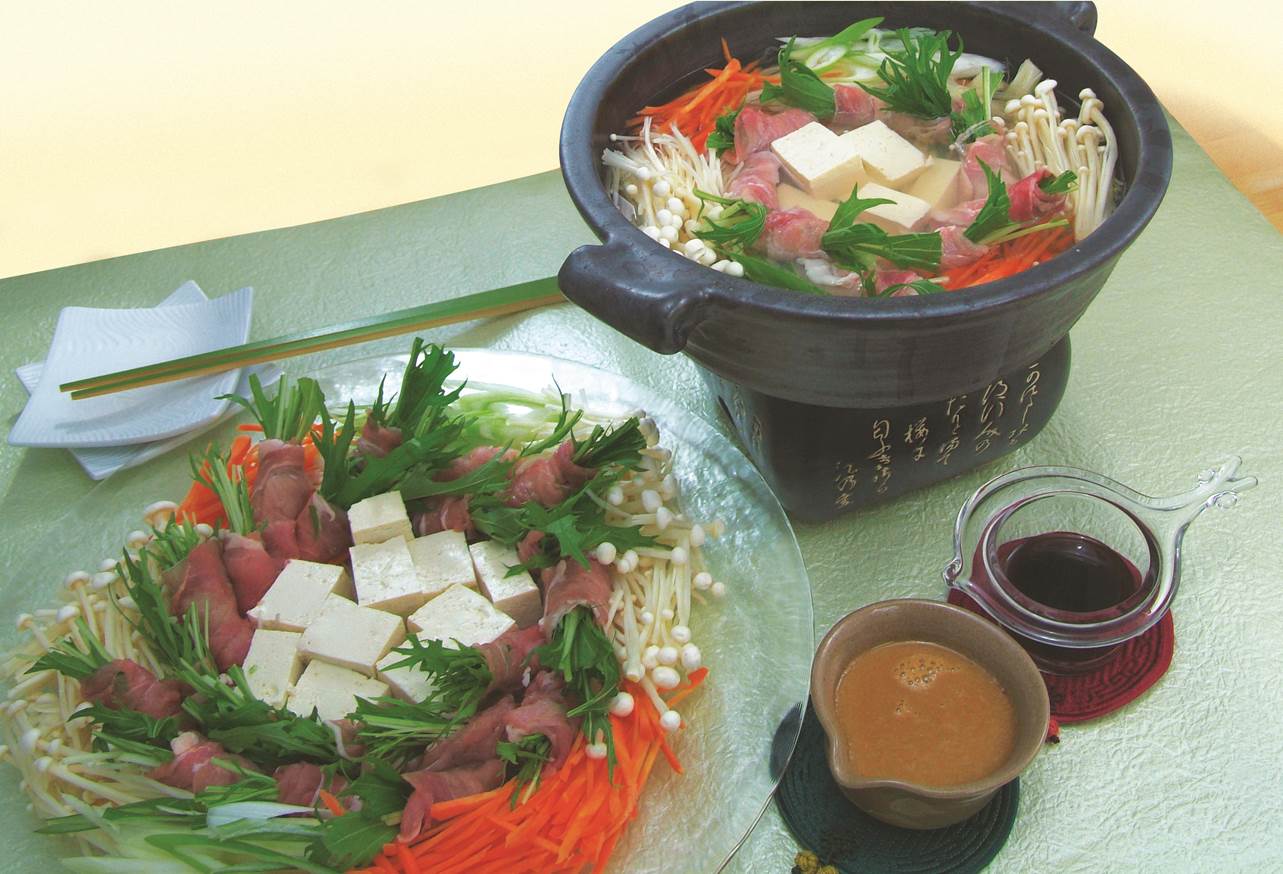 野菜たっぷりの黒豚豆腐鍋