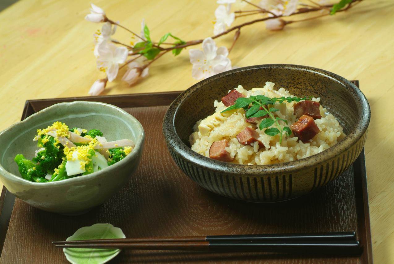 たけのこの炊き込みご飯と菜の花サラダ