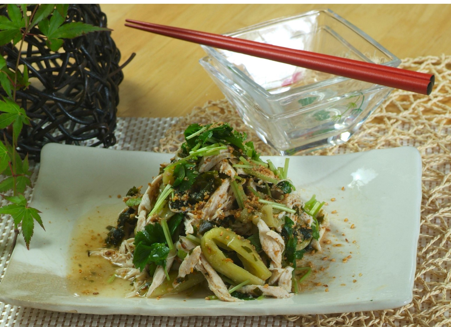 蒸し鶏となすのわかめ酢和え