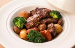 穀物牛モモ肉のシチュー