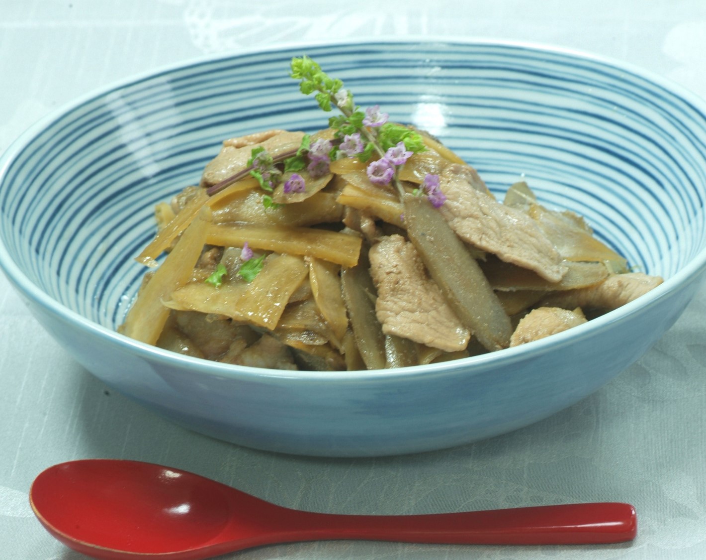 豚肉とごぼう、新生姜の煮物