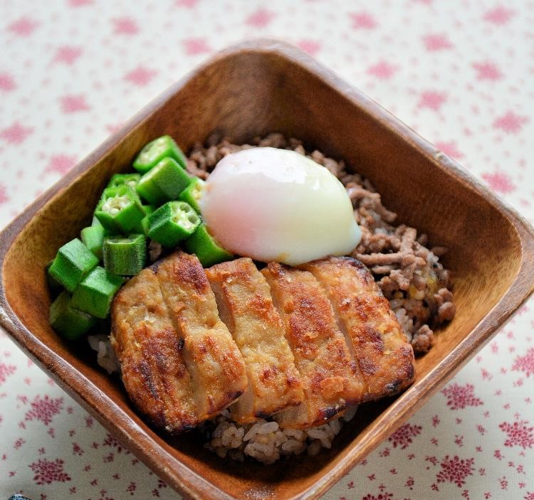 あぶり焼チキンの温たまらん丼