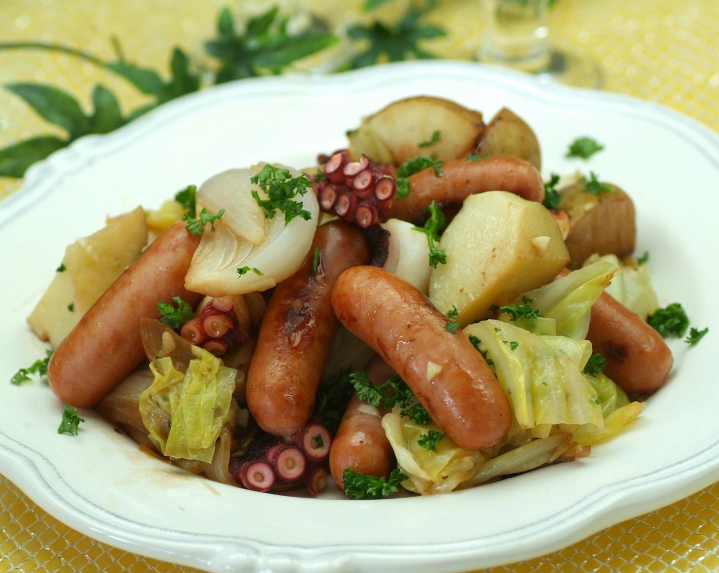 ウインナーとたこ、旬野菜のアンチョビガーリック焼き