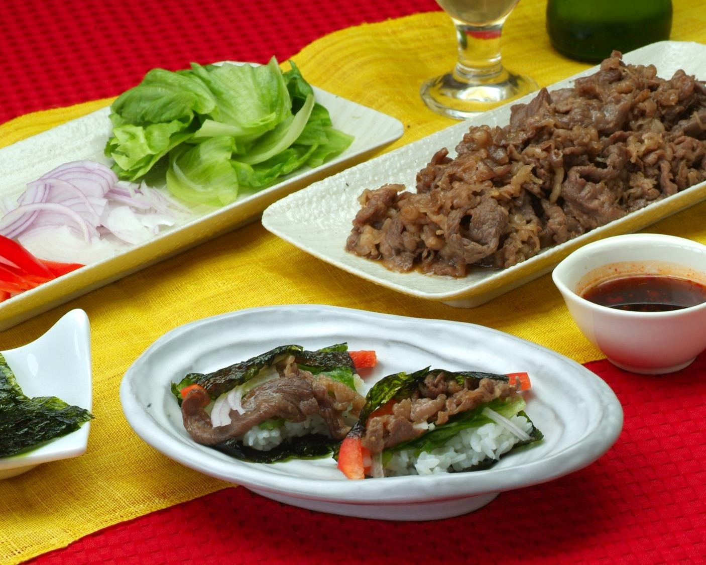ピリ辛牛肉と野菜の韓国風サラダ巻き