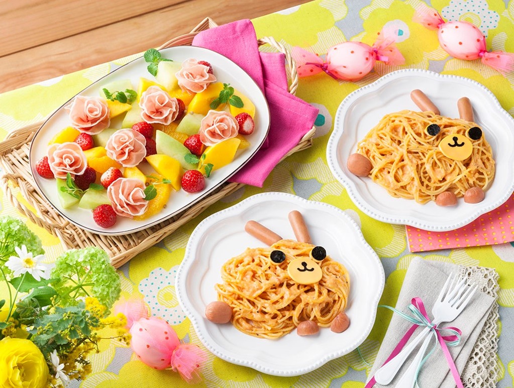 うさぎのパスタと生ハム＆フルーツマリネのお花畑