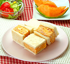 ロースハム入り出し巻きサンド