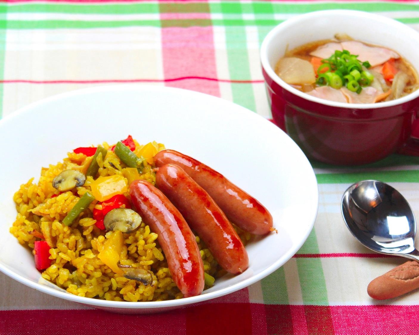 野菜たっぷりのカレー炊き込みご飯＆醇ロースハムの豚汁