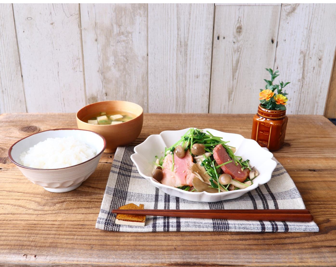 焼豚と豆苗のレンジ蒸し