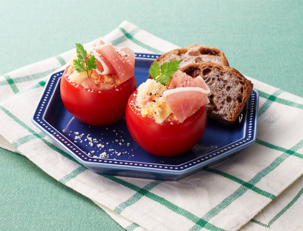 たまごとポテトとトマトのカップサラダ