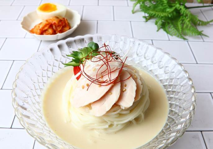 サラダチキンで！冷たい豆乳スープ素麺